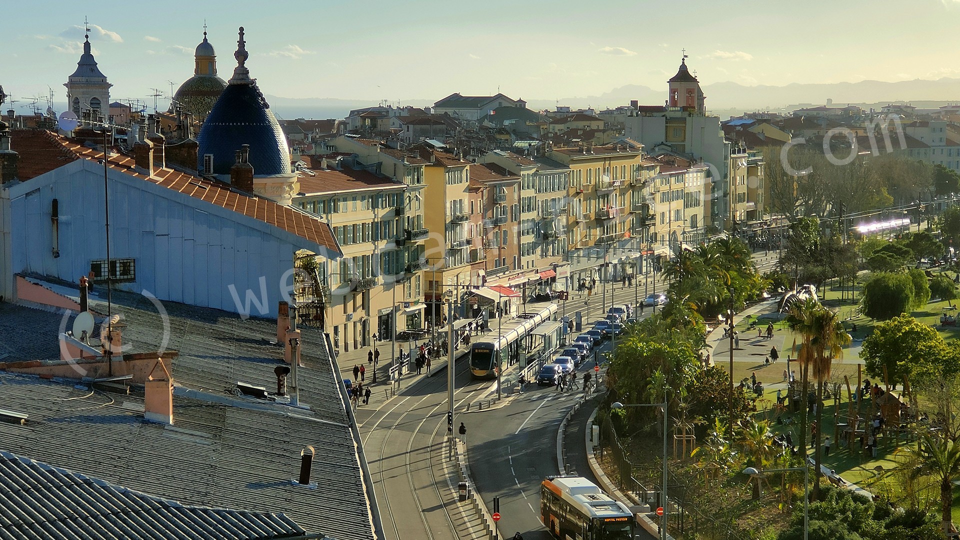 Images de Nice sur la Coulée verte, Boulevard Jean Jaurès, Vieux Nice, Garibaldi, promenade du Paillon, Collines Niçoises, Mont Boron, Observatoire, Théâtre de Nice, Acropolis, Sunset, travaux nouvelle coulée verte, théâtre