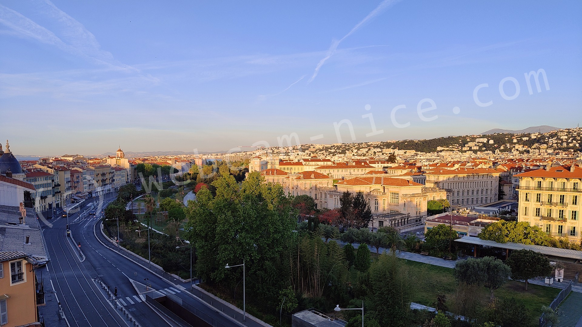 Images de Nice sur la Coulée verte, Boulevard Jean Jaurès, Vieux Nice, Garibaldi, promenade du Paillon, Collines Niçoises, Mont Boron, Observatoire, Théâtre de Nice, Acropolis, Sunset, travaux nouvelle coulée verte, théâtre